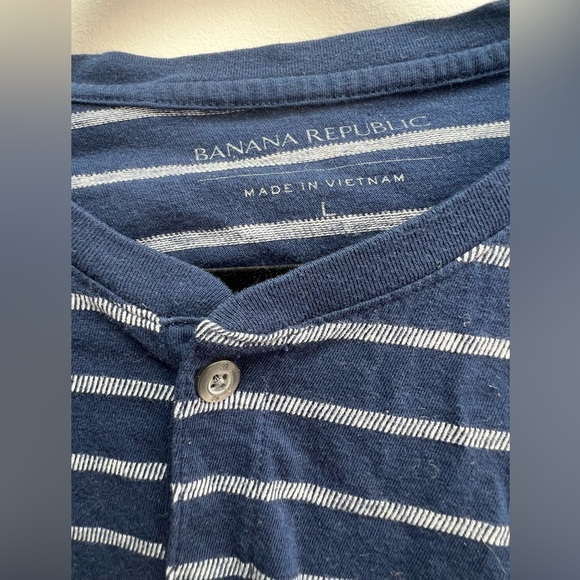 Bundle of two Banana Republic blue and white size large casual shirts - Picture 6 of 7